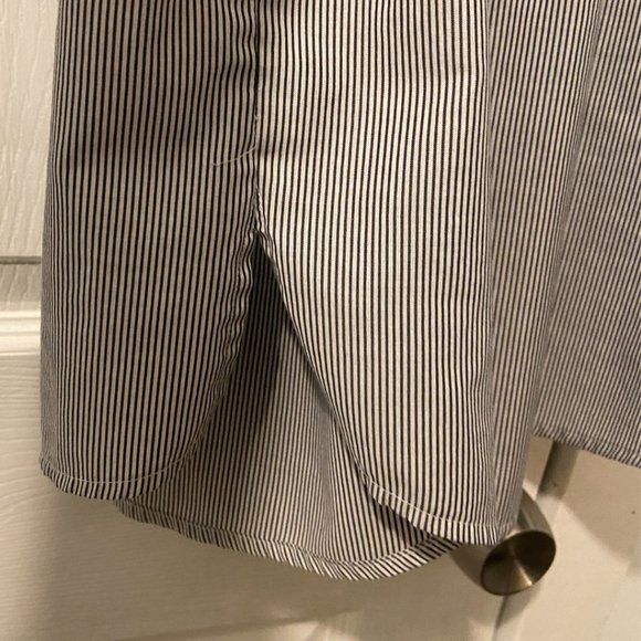 Chicos sz 2 blue pinstriped button down Pintuck 3/4 sleeve sz L - Picture 4 of 6